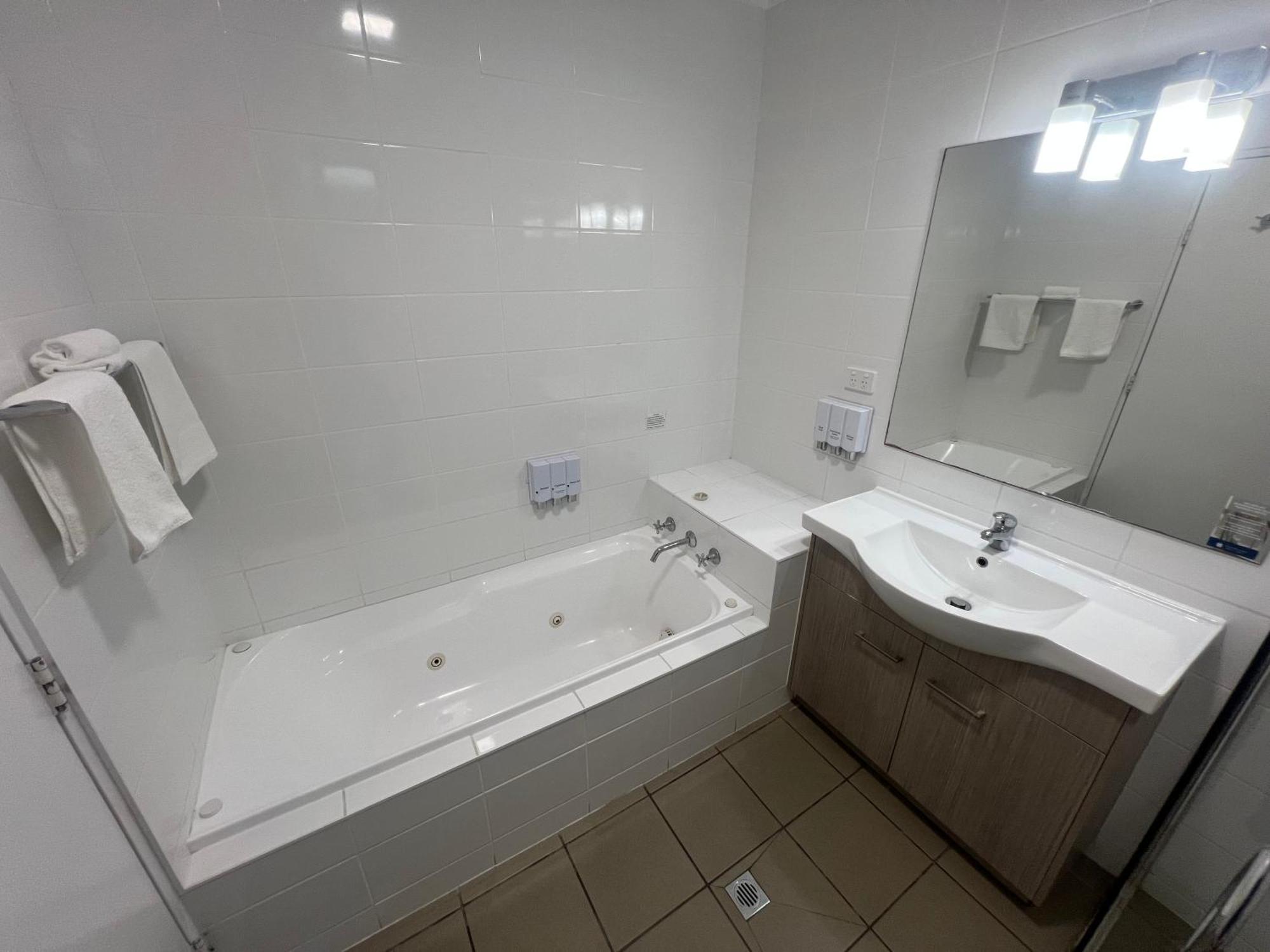 Adelong Motel Narrabri Buitenkant foto