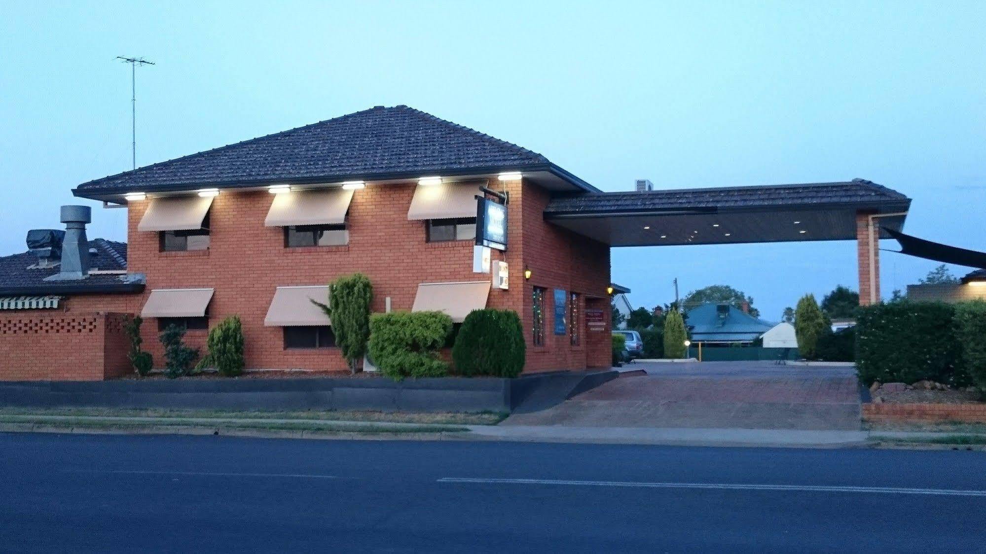 Adelong Motel Narrabri Buitenkant foto